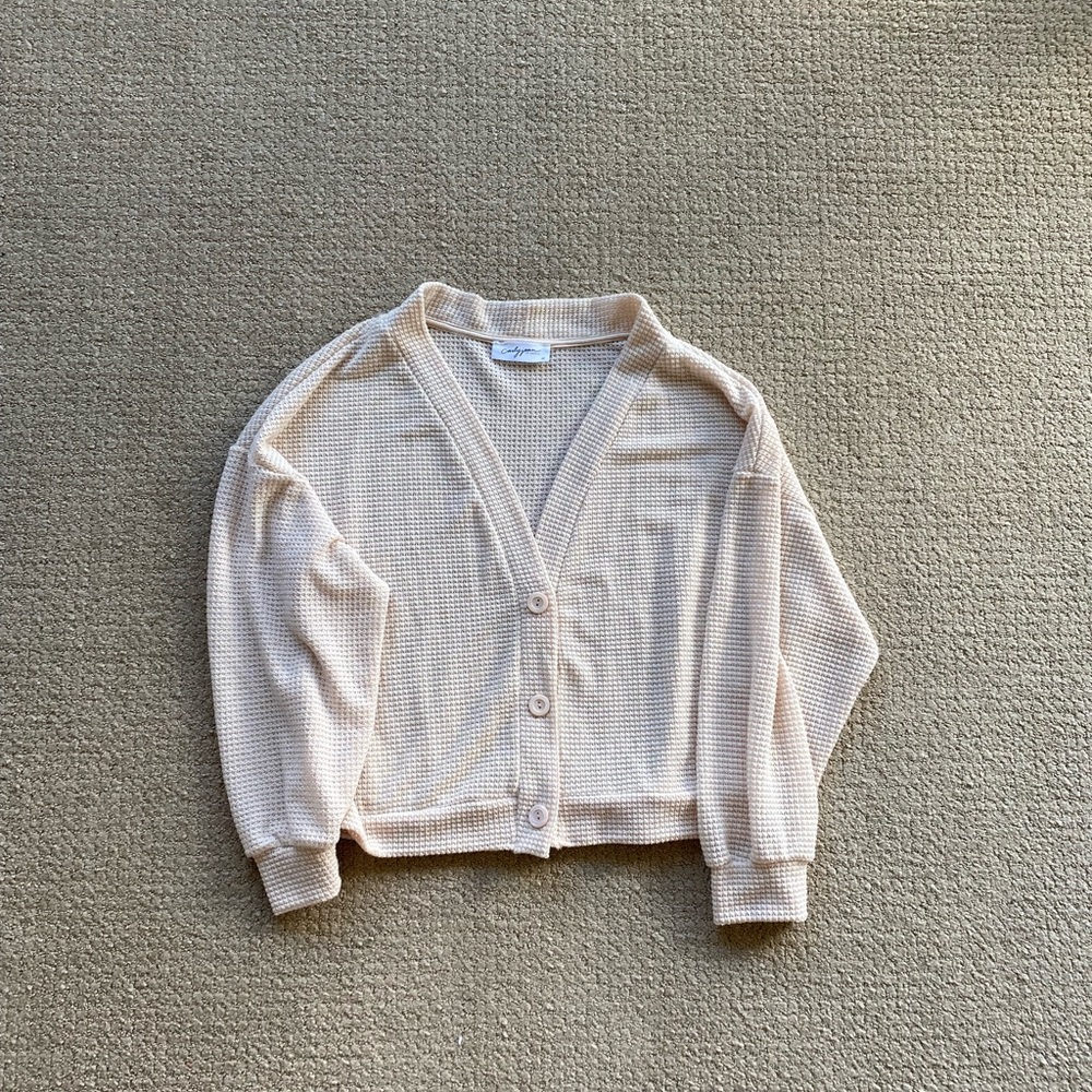 SOLD‼️ Carly Jean Los Angeles cardigan